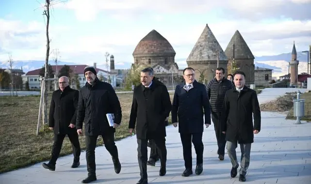 Vali Çiftçi kümbetleri inceledi