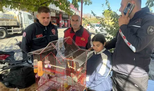 Yangında kuşları telef olan küçük kıza itfaiye ekiplerinden anlamlı jest