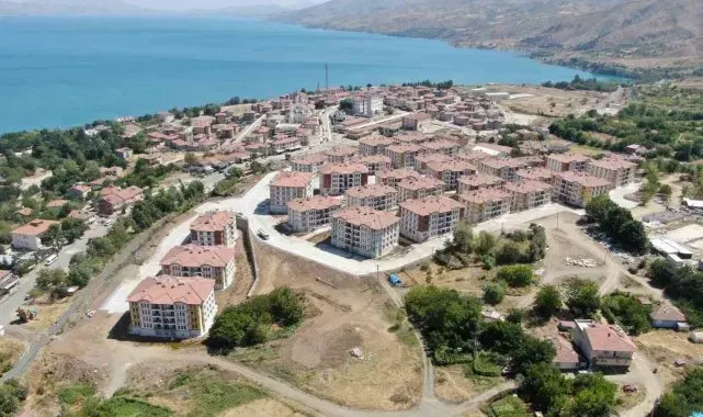 Elazığ'da 302 hak sahibi evlerine kavuştu