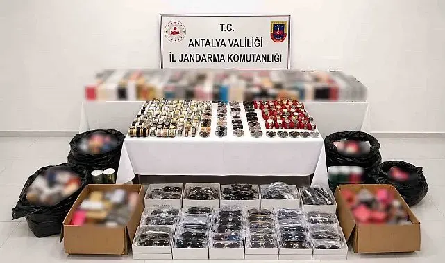 Manavgat'ta 4 milyon 350 bin liralık gümrük kaçağı ürün ele geçirildi