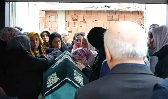 Küçükçekmece'de maganda kurşunuyla hayatını kaybeden genç toprağa verildi