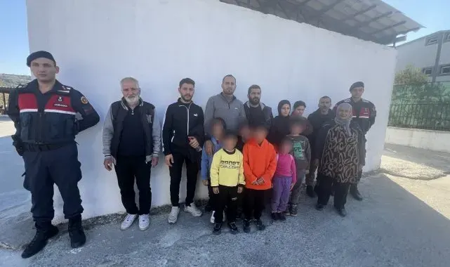 Tarlaya gizlenen 14 düzensiz göçmen yakalandı