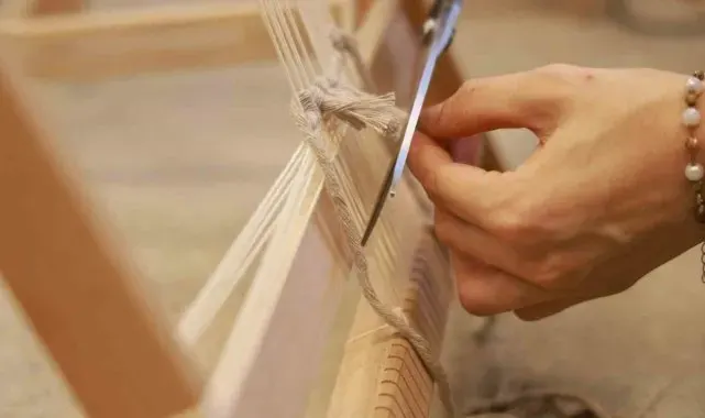 Moda Akademisi'nde öğrenciler Hereke ipek halısı dokumayı öğrendi