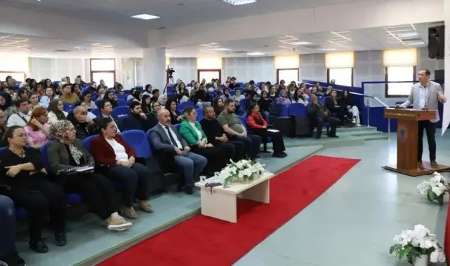 Kütahya'da 'Türkiye Yüzyılı Maarif Modeli' konferansı düzenlendi