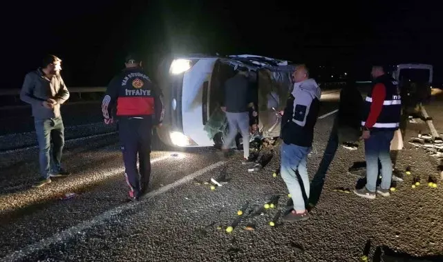 Van'da minibüs takla attı: 3 yaralı