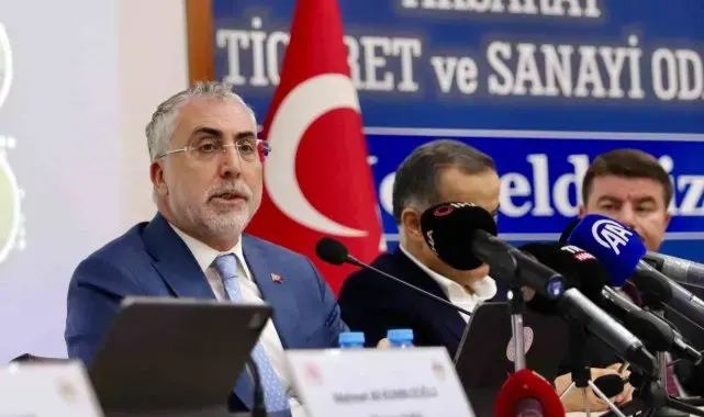 Bakan Işıkhan: "Türkiye'nin kaybedecek bir dakikası bile yok"