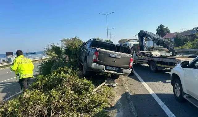 Rize'de otomobil direğe çarptı: 2 yaralı