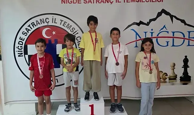 30 Ağustos Zafer Bayramı Satranç Turnuvası'nda şampiyonlar belli oldu