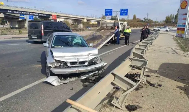 Keşan'da demir bariyere çarpan otomobilin sürücüsü yaralandı
