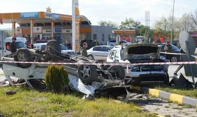 Fiat Tofaş marka otomobilin altında kalan sürücü feci şekilde can verdi