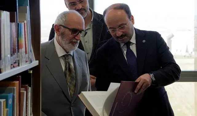 ETÜ Kütüphanesi, Prof. Dr. Turgut Karabey'in kitap bağışı ile akademik mirasını güçlendiriyor