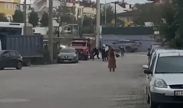 Gençlerin bıçaklı sopalı kavgası kanlı bitti: 1'i ağır 2 yaralı