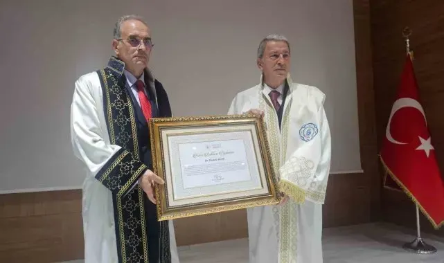 Hulusi Akar'a Bandırma Onyedi Eylül Üniversitesi'nde fahri doktora unvanı