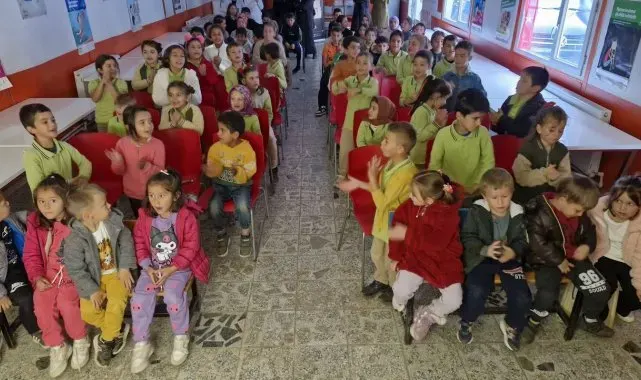 Şehrin her tarafına bir hikaye bin neşe taşıyorlar