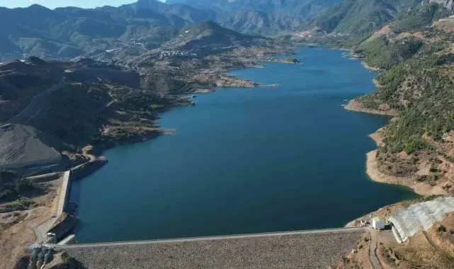 Kıbrıs'ın suyunu karşılayan baraj binlerce dekar tarım arazisine de can suyu oldu