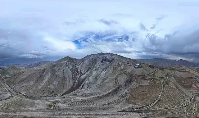 Dolu yağışı Palandöken'i beyaza bürüdü