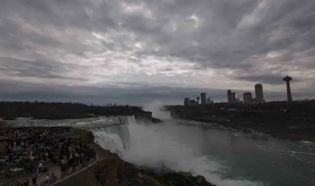 Anne, iki çocuğuyla birlikte Niagara Şelalesi'ne atlayarak intihar etti