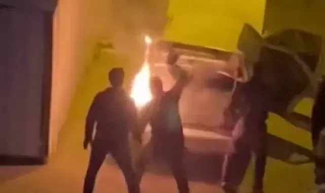Park halindeki otomobil alev aldı