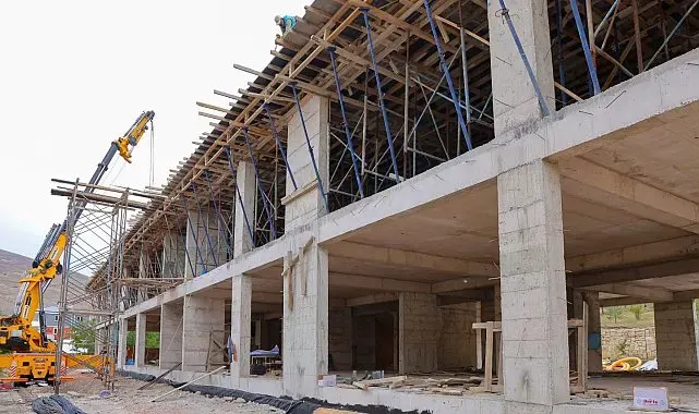 Bayburt'ta 3 okulun yapımı devam ediyor
