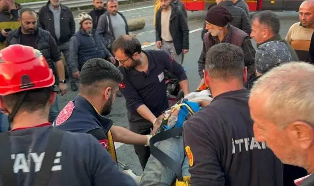 Rize'de tomruk yüklü kamyon ile kamyonet çarpıştı: 3 yaralı