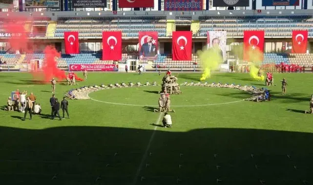 Komandolar 29 Ekim kutlamalarında da gururlandırdı