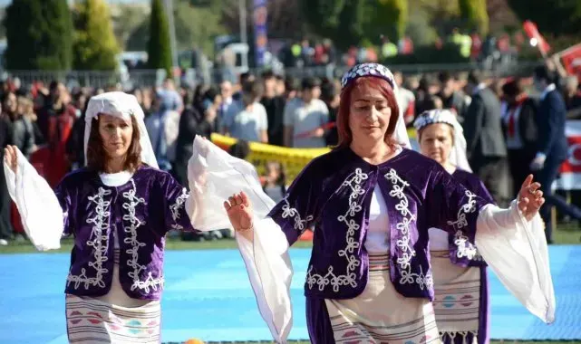 Anadolu Kadınları'nın gösterisi 29 Ekim'e damga vurdu