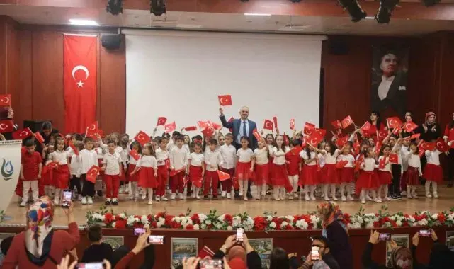 Minik öğrencilerden Cumhuriyet'in 101. yılına özel gösteri