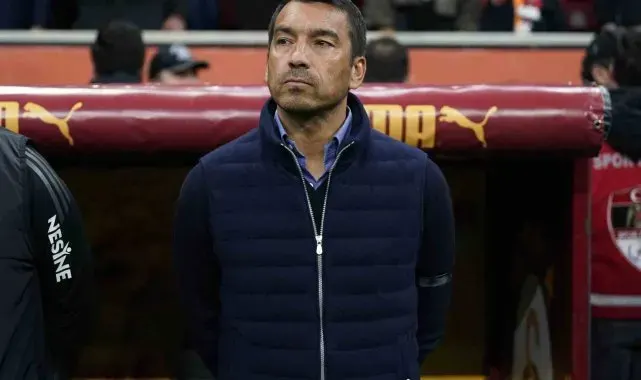 Giovanni van Bronckhorst'tan tek değişiklik