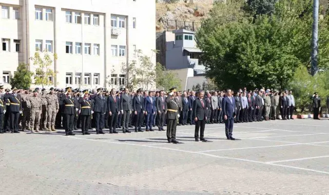 Şırnak'ta Cumhuriyet Bayramı kutlamaları çelenk töreniyle başladı