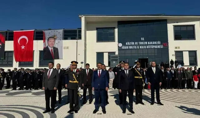29 Ekim Cumhuriyet Bayramı çelenk sunma töreni düzenlendi