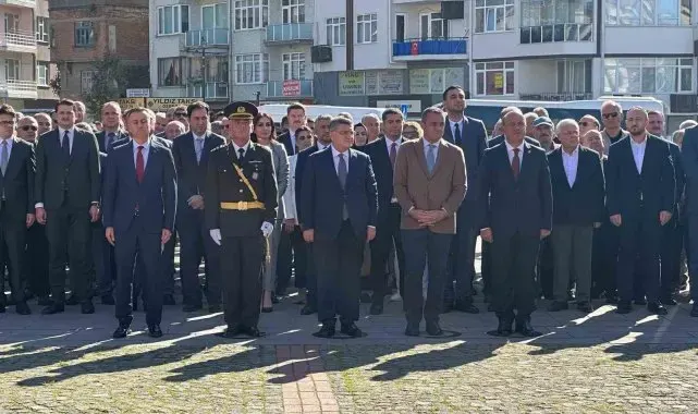 Cumhuriyet Bayramı çelenk sunma töreni