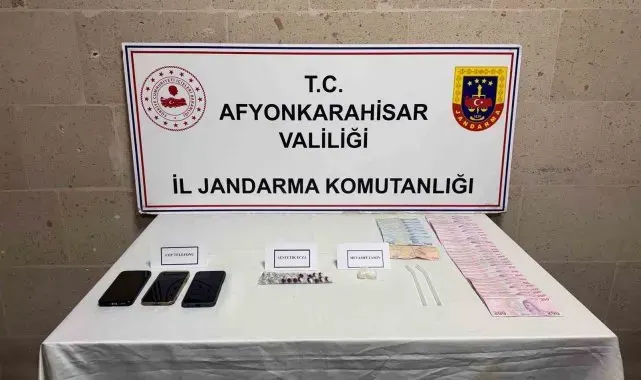 Uyuşturucu maddeler ile yakalanan 3 kişi gözaltına alındı