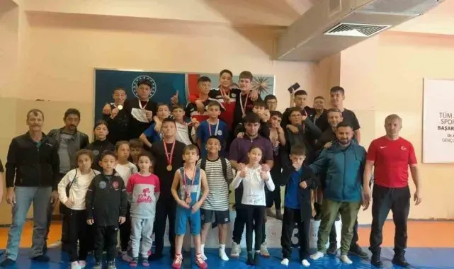 Güreş Takımı Cumhuriyet Kupası'ndan 14 madalya ile döndü