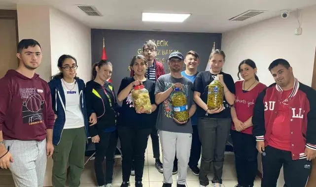 Bilecik'te özel bireyler ürettikleri malzemelerle turşu kurdular