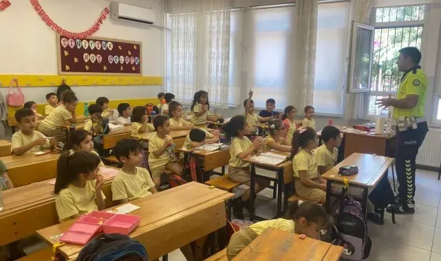Mersin polisinden öğrencilere güvenli trafik eğitimi