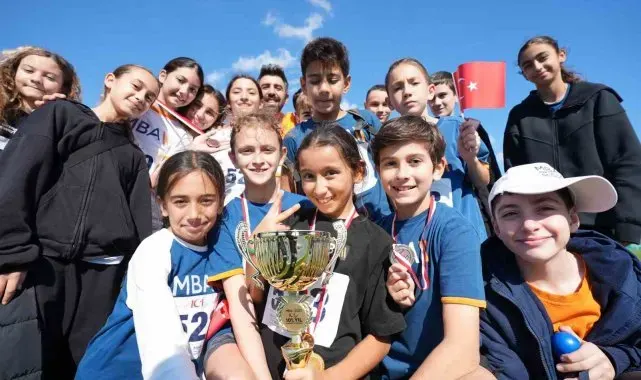 Ortaokul öğrencileri 101. Yıl Cumhuriyet Koşusu'nda buluştu