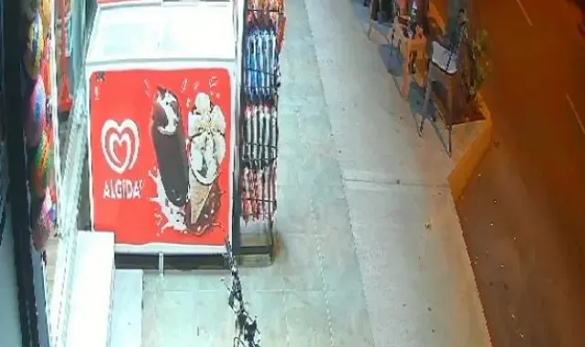Avcılar'da tekel bayisinde 'veresiye' kavgası kamerada