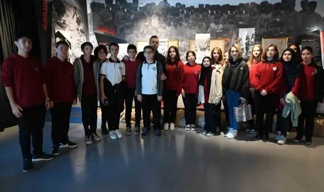 Fen Lisesi öğrencilerinden Anı Evi'ne uçurtmalı ziyaret
