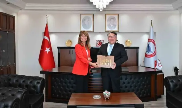 Rektör Özölçer Hitit Üniversitesi Rektör Yardımcısı Prof. Dr. Baykam'ı makamında kabul etti