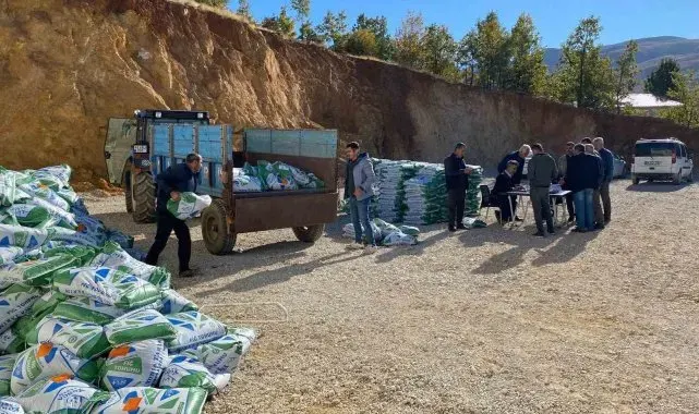 Çelikhan ilçesinde fiğ tohumu dağıtıldı
