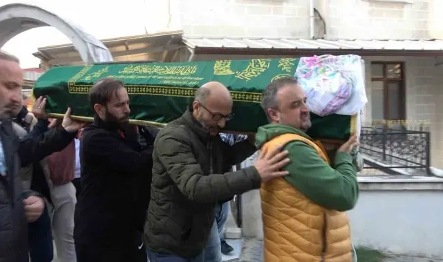 Yalova'da evinde çalışanları tarafından vahşice öldürülen girişimci kadın toprağa verildi