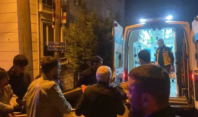 Hafif ticari araç ile motosiklet çarpıştı: 2 yaralı