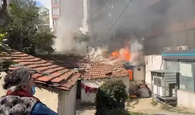 Eyüpsultan'da çakmakla oynayan küçük çocuk evi yaktı