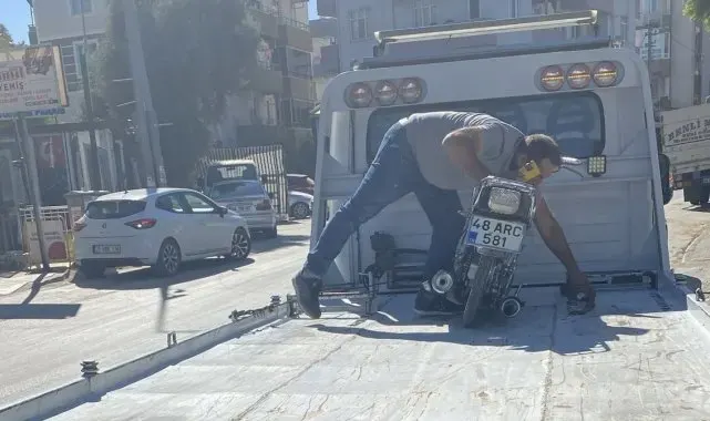 Milas'ta trafiği tehlikeye düşürmüştü, cezası kesildi