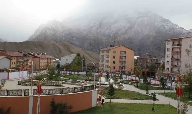 Sümbül Dağı beyaz gelinliğini giydi