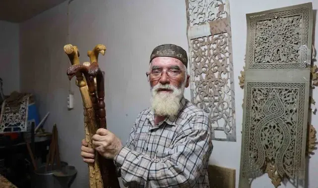 Kahramanmaraş'ta 50 yıllık baston ustası kartal başlı bastonlar üretiyor