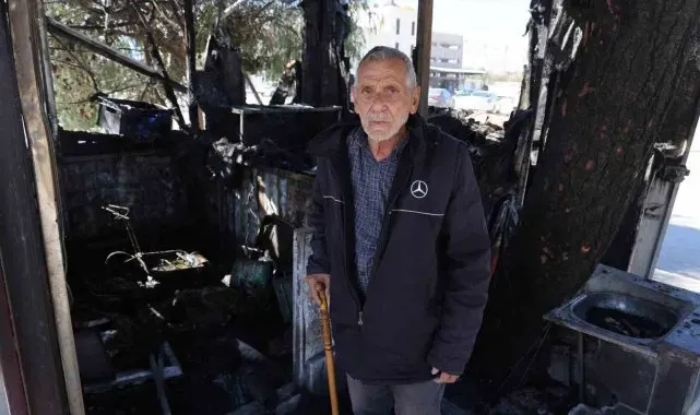 Depremzede esnafın prefabrik iş yeri alevlere teslim oldu