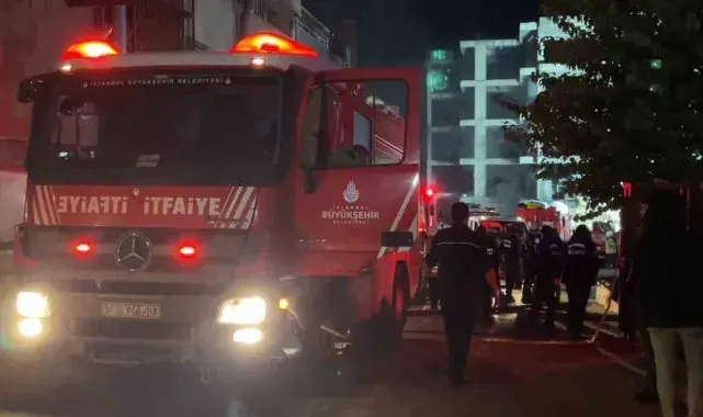 Zeytinburnu'nda iş merkezindeki yangını söndürme çalışmaları sürüyor