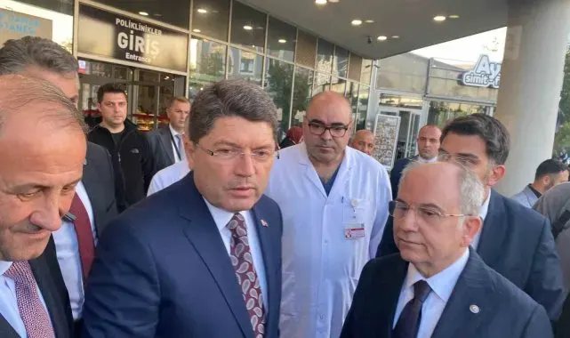 Adalet Bakanı Tunç, bıçaklanan müfettişi hastanede ziyaret etti