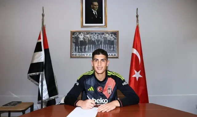 Beşiktaş, Mehmet Tuğra Yeşilyurt'la profesyonel sözleşme imzaladı